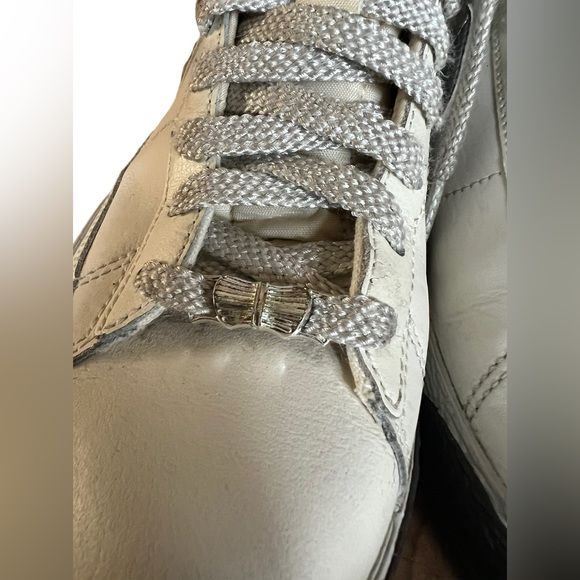 Nothing - Picture 3 of 16